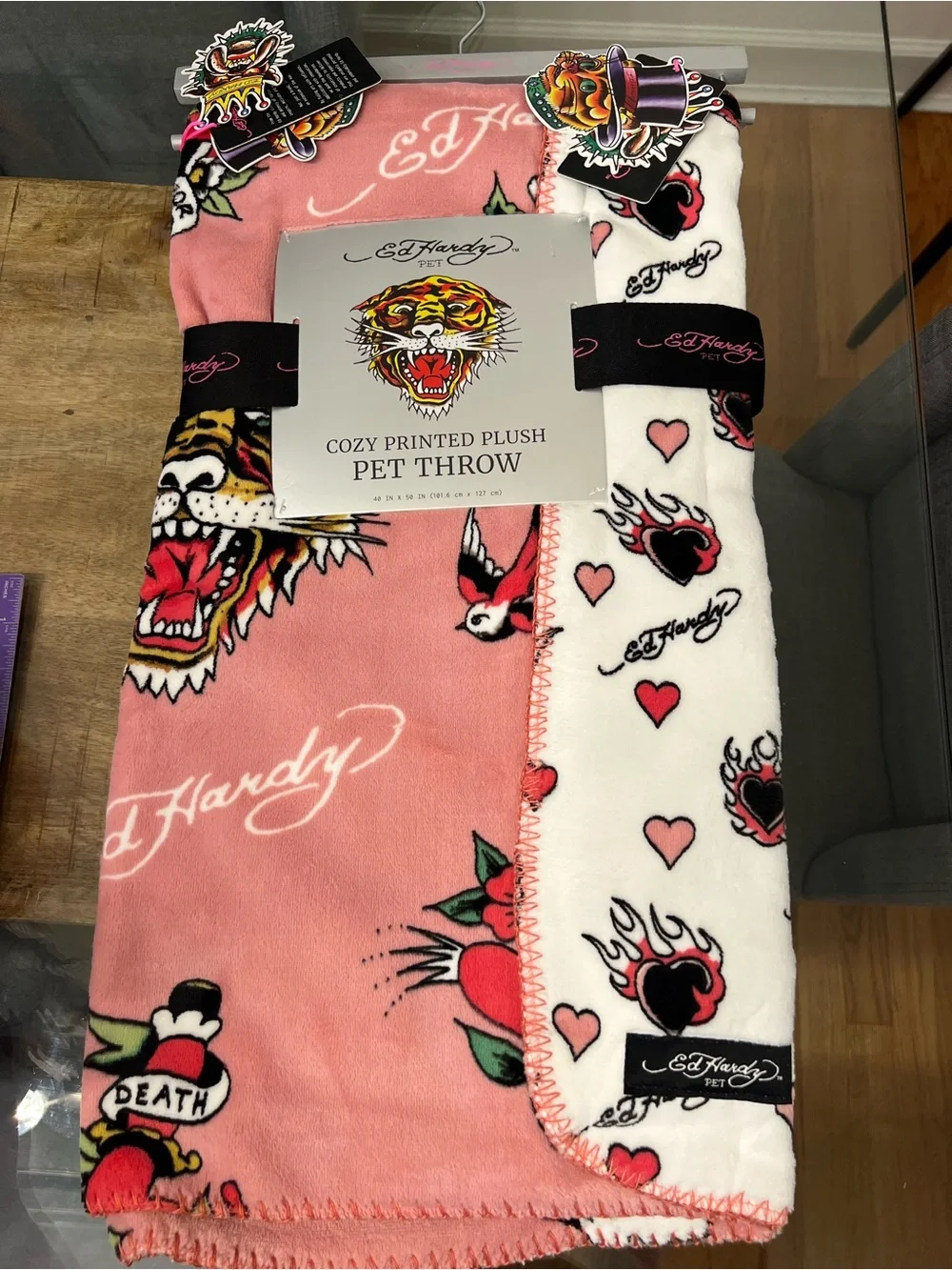 Ed Hardy Cozy Printed tattoo Plush Pet Throw - Pink/White